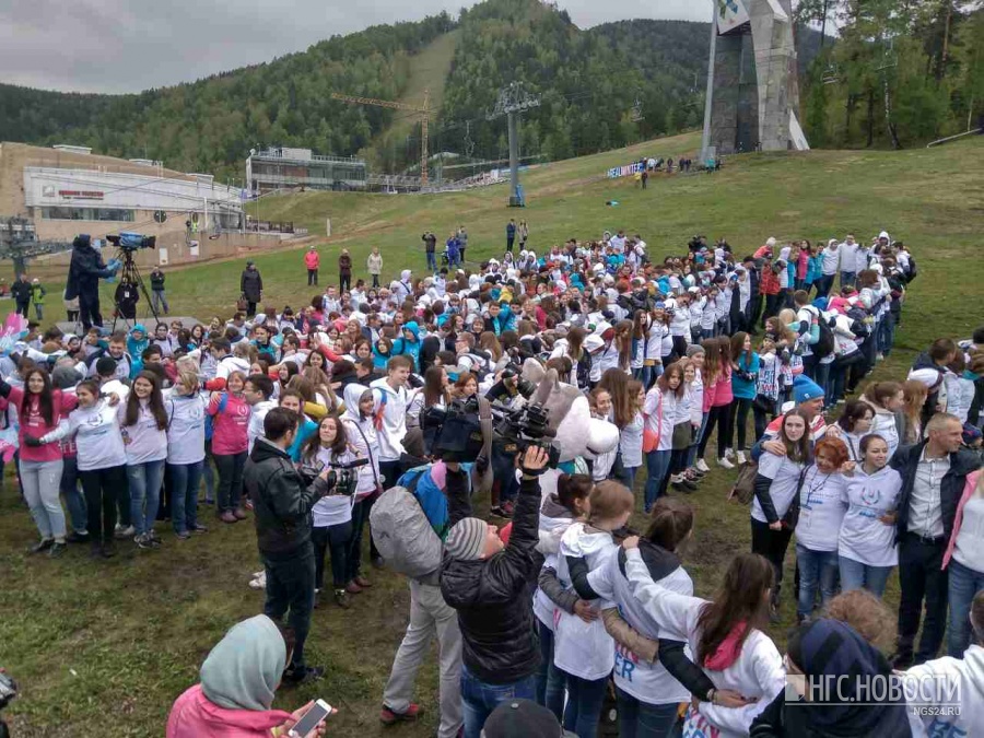 Красноярские новости нгс. Красноярск в мае. Массовое фото людей. Красноярцы. Рекорд резвости в Красноярске.