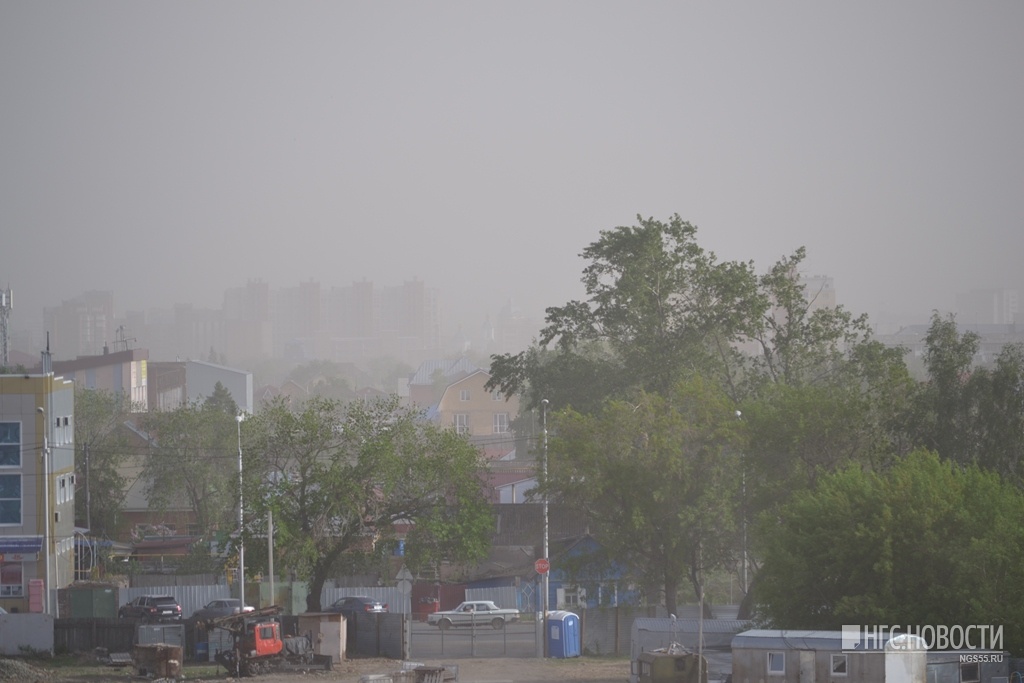 Магнитные бури сегодня в омске омской области. Пыльная буря в Омске. Песчаная буря в Омске. Омск пыль. Пыльный город Якутск.