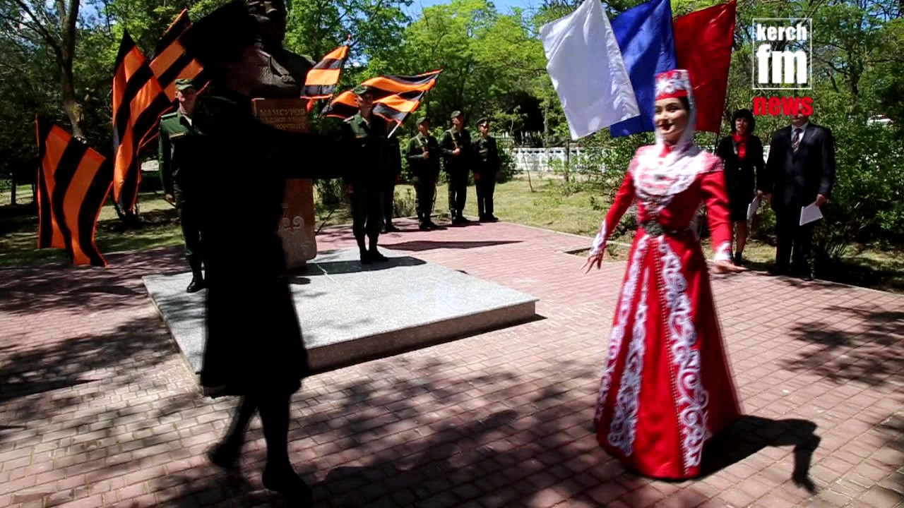 Вертел владикавказ хаджи мамсурова. Памятник Мамсурову. Памятник Хаджи Умару Мамсурову в Испании. Памятник Мамсурову в Испании. Памятник Мамсурову во Владикавказе.