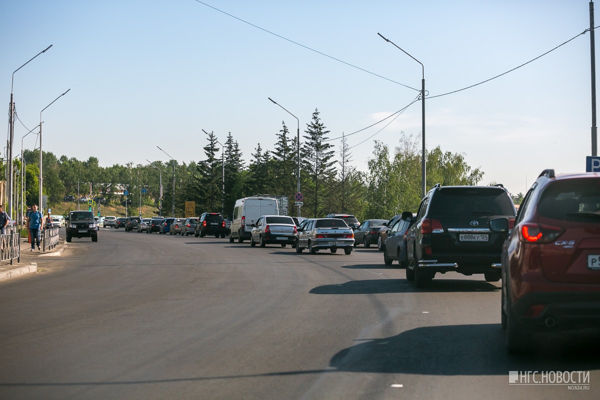 Пробки на коммунальном мосту в бийске фото