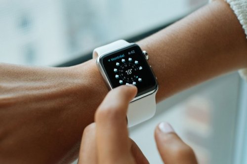 Часы Apple Watch нельзя проносить в больницу - «Интернет»