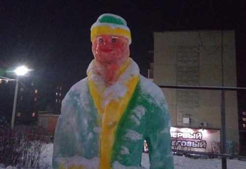 Испугавшая жителей Карабаша Снегурочка осталась без головы - «Новости Челябинска»