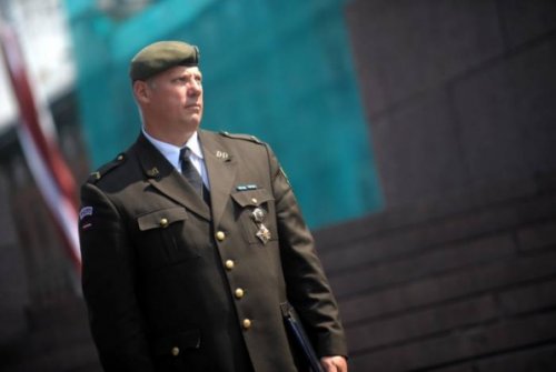 Министр обороны Латвии: я не эксперт, чтобы оценить закупаемое оружие - «Европа»
