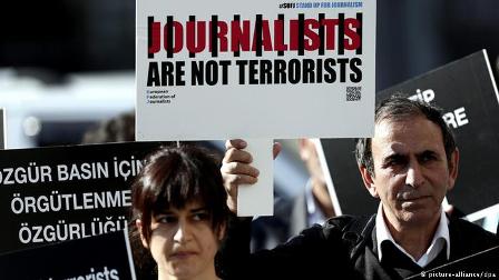 СМИ: Шесть журналистов приговорены в Турции к пожизненному заключению - «Ближний Восток»