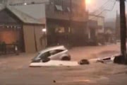 Машины плавают по улицам: видео наводнения в Бразилии