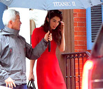 Амаль Клуни отправилась читать лекции в вуз в ярко-красном платье
