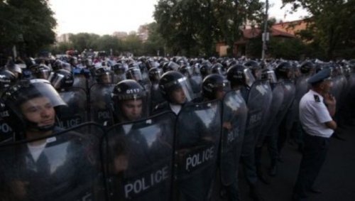 Полиция Армении призвала оппозиционеров воздержаться от насилия в Ереване - «Большой Кавказ»