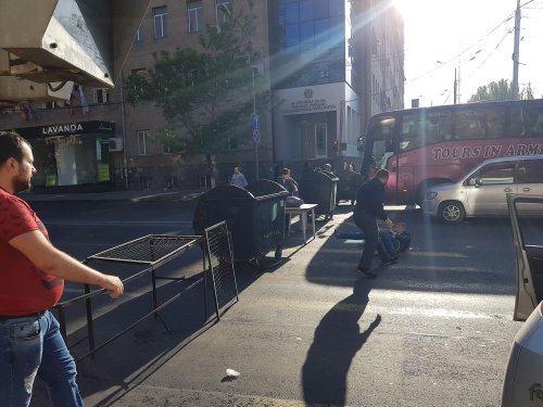 Демонстранты перекрыли улицу Абовяна, полиция обещает разогнать сегодняшний митинг - «Новости Армении»