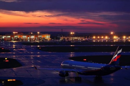 Первый за 2,5 года самолет с туристами из России прибыл в Каир - «Транспорт»
