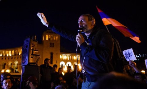Лидеры протеста на митинге в Ереване предложили властям «капитулировать» - «Новости Дня»