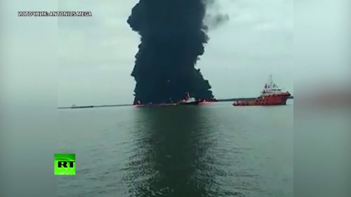 В Макасарском проливе третьи сутки горит нефтяное пятно  - (ВИДЕО)