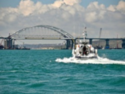 СК возбудил дело против американского журналиста, предложившего взорвать Крымский мост - «Общество»
