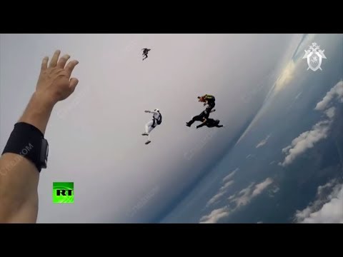 СК опубликовал видео падения парашютистов в Татарстане  - (ВИДЕО)