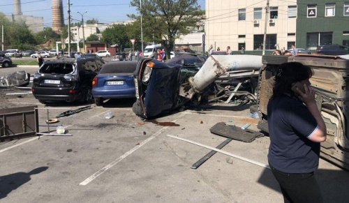 ДТП в украинском Днепре: Грузовик протаранил парковку, есть жертвы - «Транспорт»
