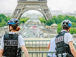 Парижская полиция усиливает защиту туристов от карманников - «Общество»