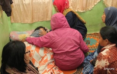 Жертвами крушения парома в Индонезии стали 24 человека