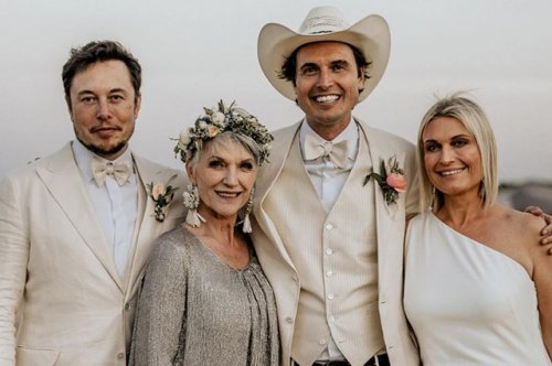 Илон Маск с мамой и друзьями на свадьбе младшего брата: первые фото - «Культура»