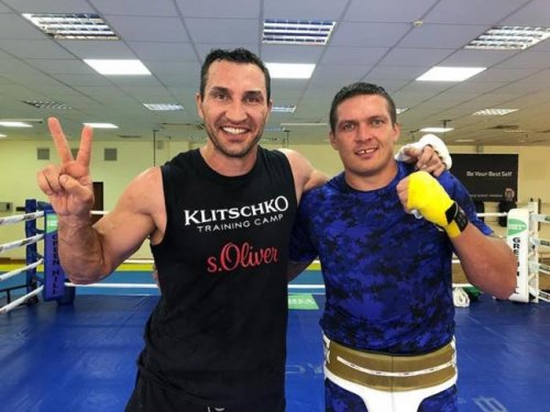 Кличко и Усик после совместного спарринга: Фото дня - «Спорт»