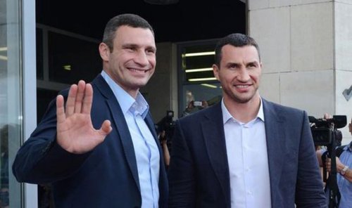 Братья Кличко прокомментировали победу Усика над Белью - «Бокс»