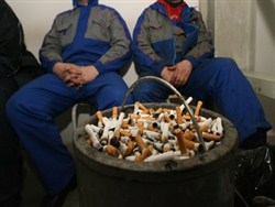 Курение в России предложили объявить вне закона