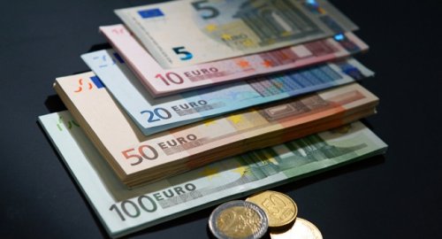 Еврокомиссия призвала бизнесменов проводить сделки в евро - «Европа»