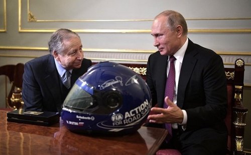 После просмотра «Щелкунчика» Путину подарили гоночный шлем - «Транспорт»