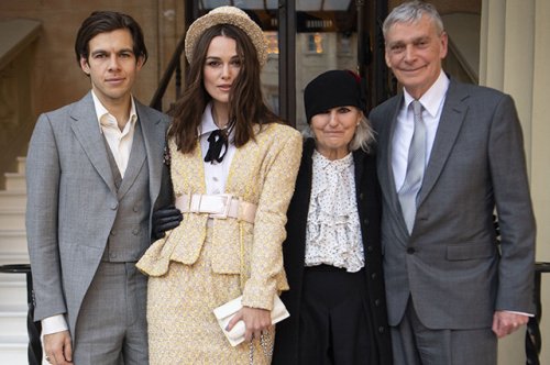 Кира Найтли с мужем и родителями посетила Букингемский дворец и получила орден - «Культура»