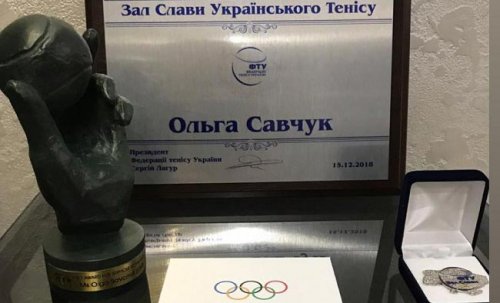 Ольга Савчук показала награду от Международной федерации тенниса - «Теннис»