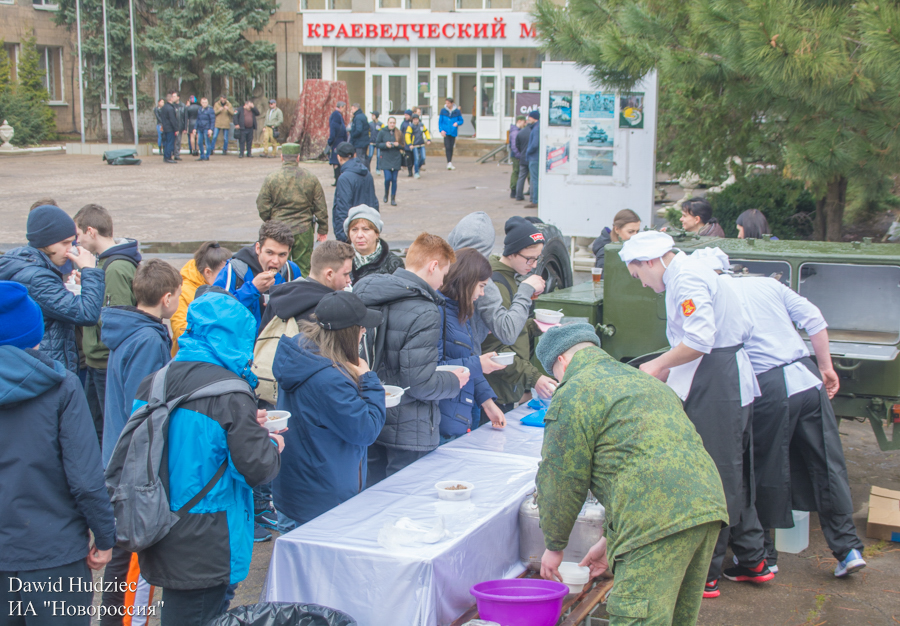 Новости антимайдан новороссия донбасса. Выставка слезы Донбасса.