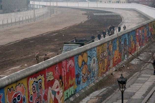 Берлинская стена: реальность и выдумки - «Общество»
