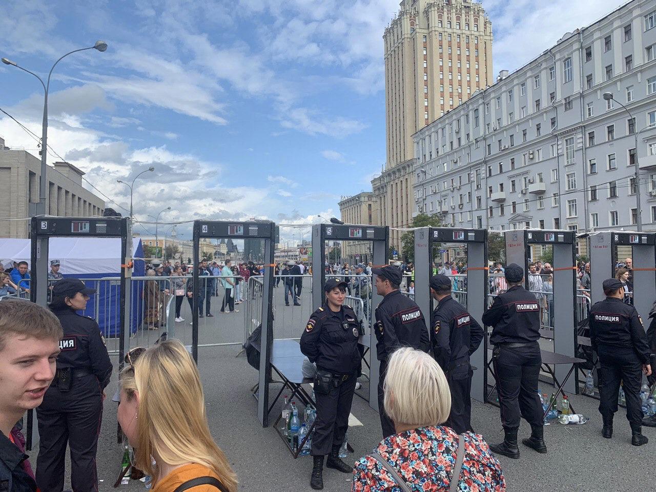 Митинг навальнистов. Меркури митинг.