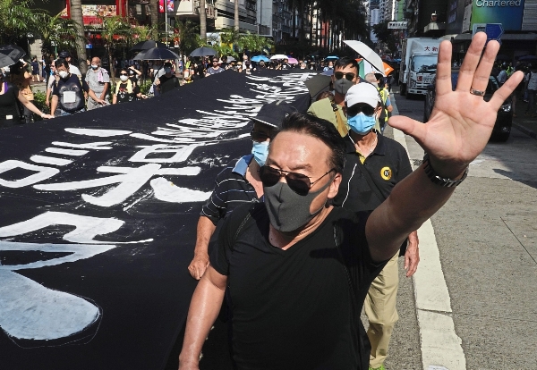 Суд Гонконга отклонил доводы против запрета на ношение протестующими масок - «Азия»
