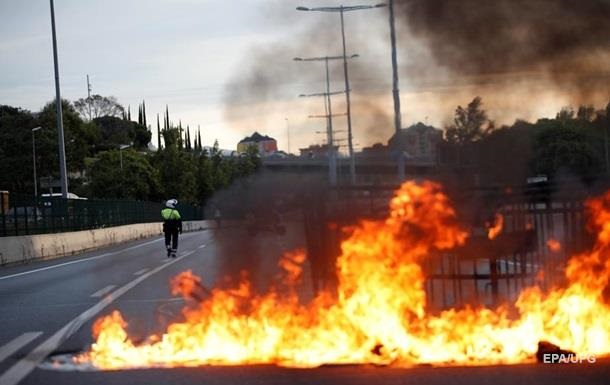 Новые столкновения в Барселоне: пострадали 80 человек