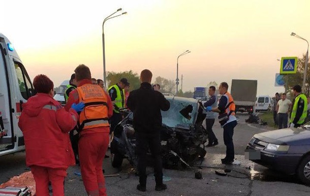 В Днепре столкнулись четыре автомобиля, погиб полицейский