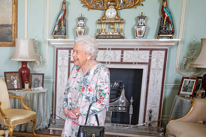 Британская королева снова убрала подальше фото с Меган Маркл - NovostiNK - Новости Армении - «Новости Армении»