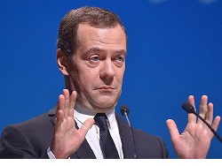 Медведев ответил на желание НАТО выйти из договора с РФ фразой из романа Золотой теленок - «Политика»